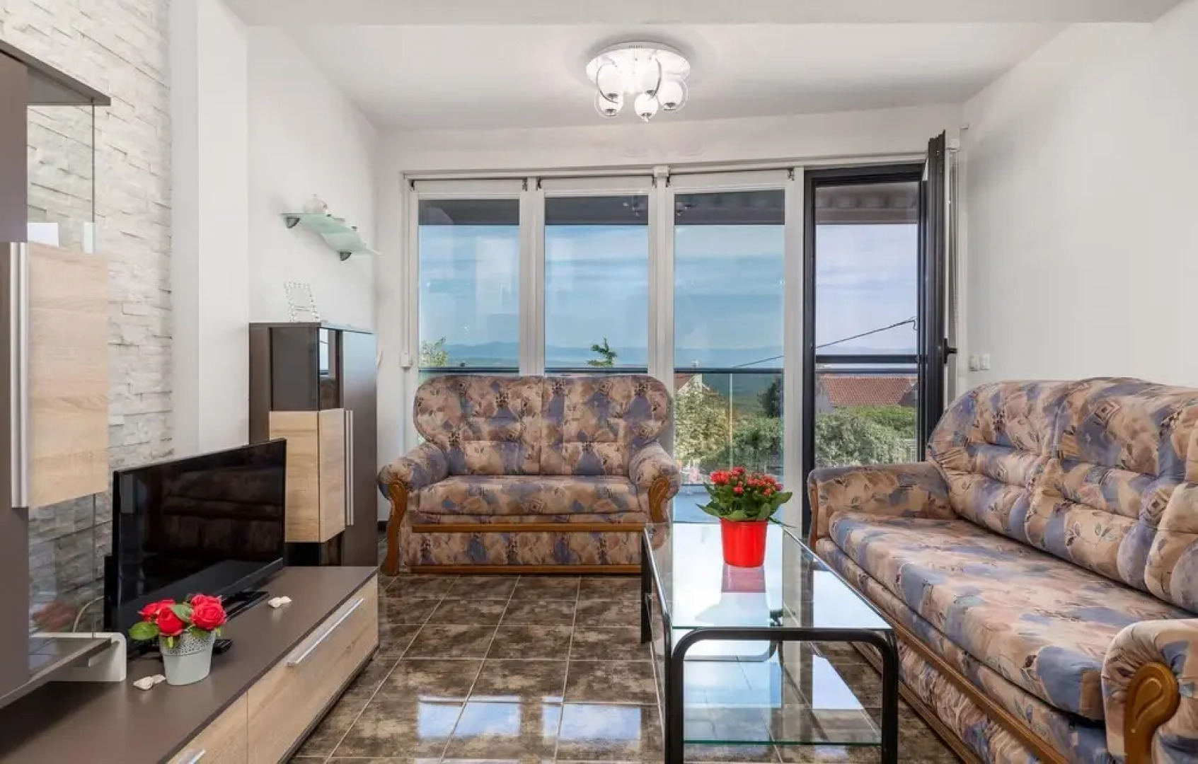 Nice Home in Vrh With Wifi and 2 Bedrooms