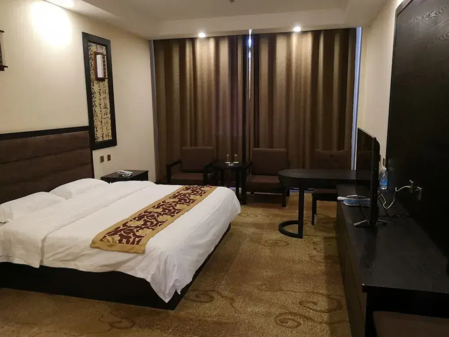 Yanlong Hongshun Hotel