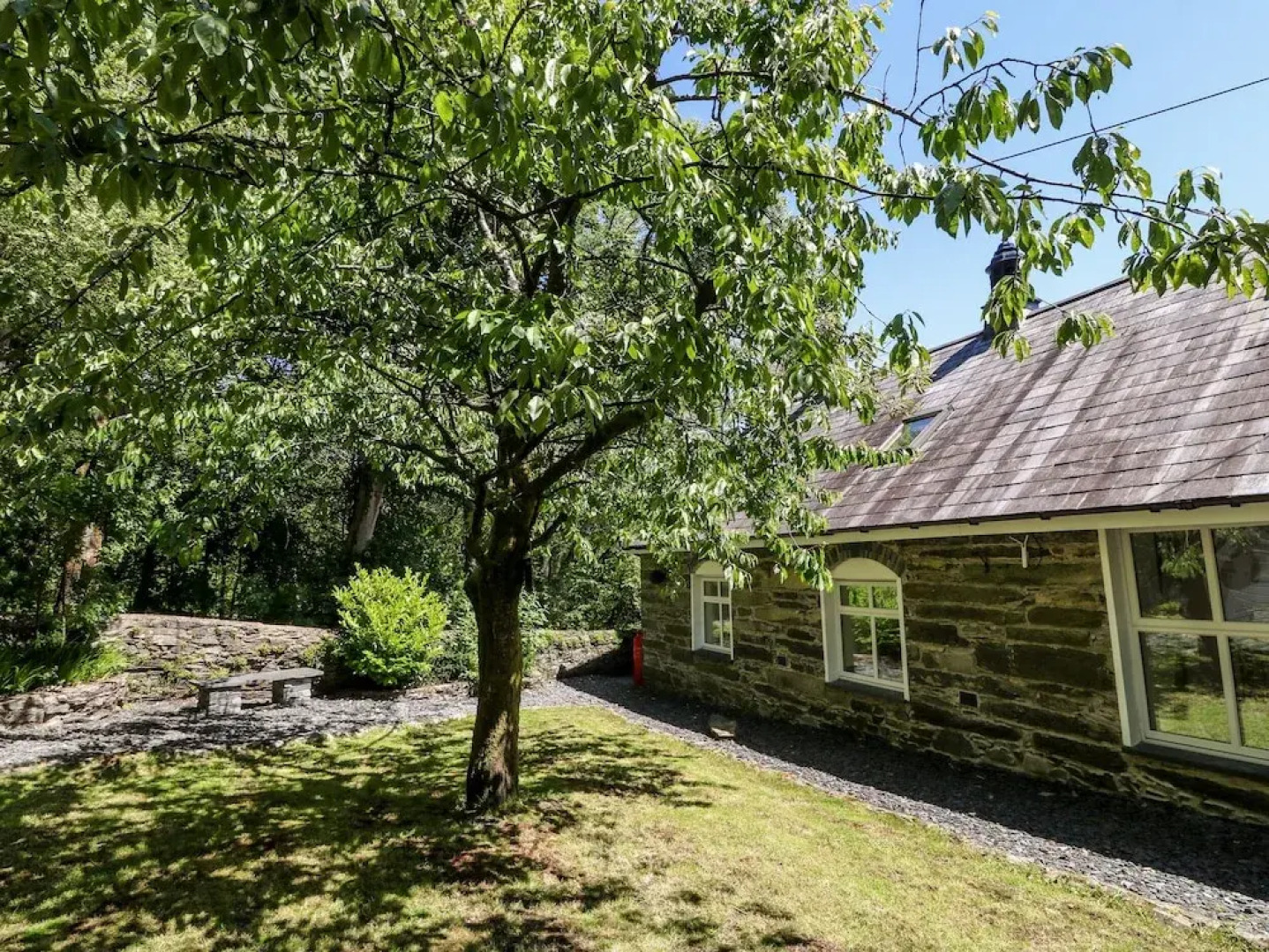 Yr Hen Ysgol, The Old School