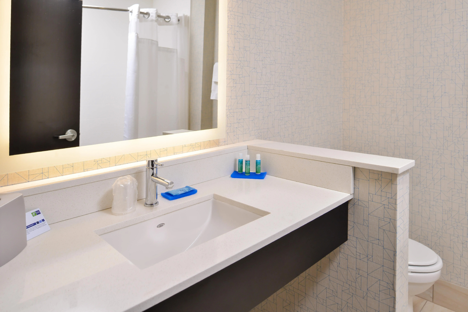 Holiday Inn Express & Suites Kansas City - Lee's Summit by IHG