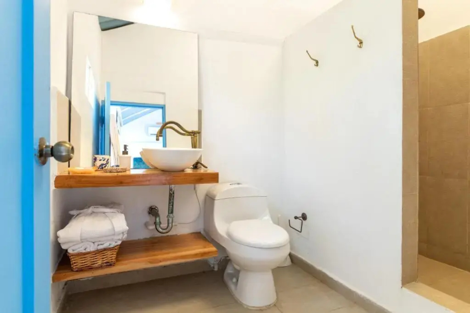 Isla Rosa Boutique by NOMAD GURU