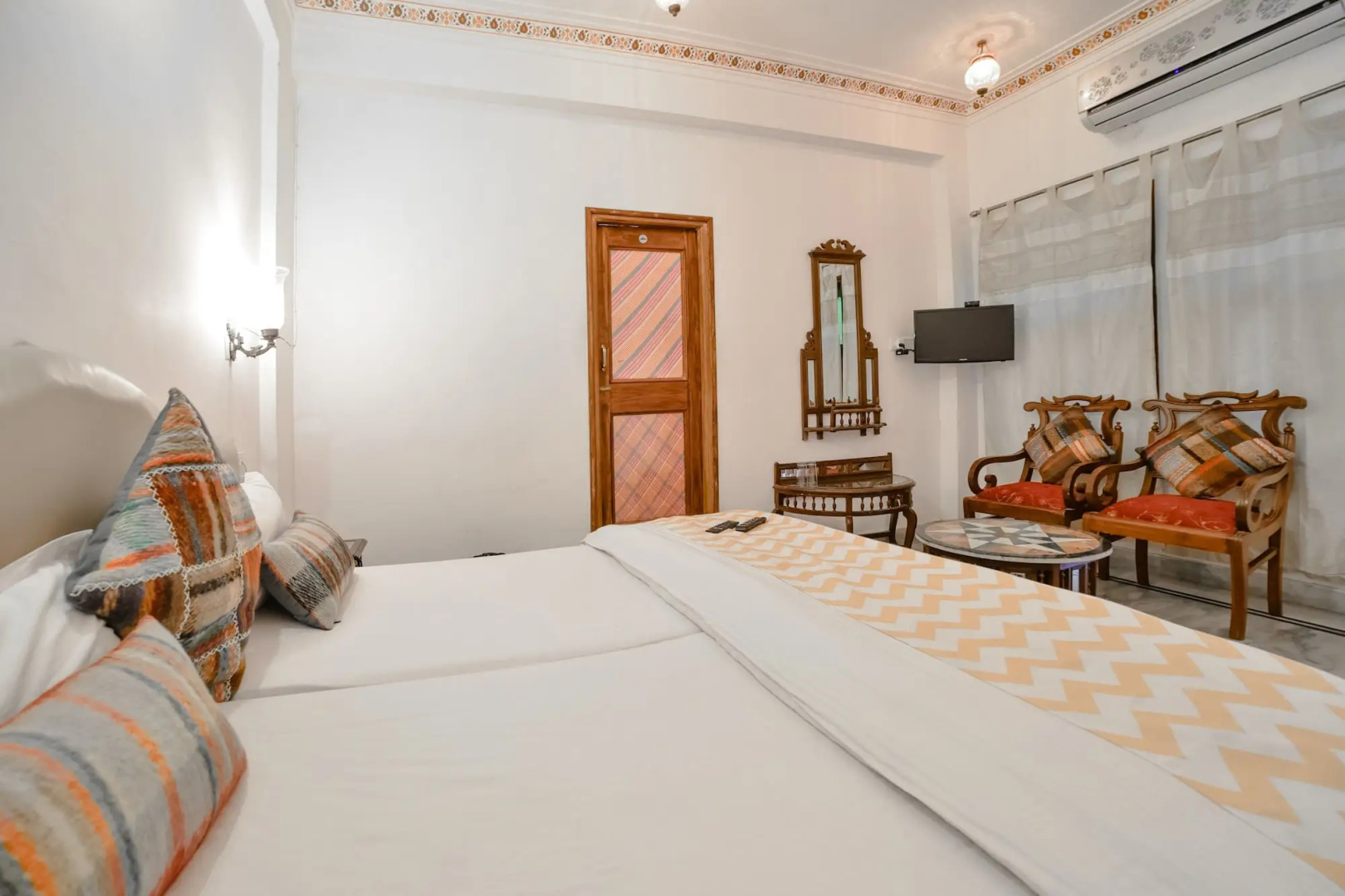 Hotal Devraj Niwas on Lake Pichola Udaipur