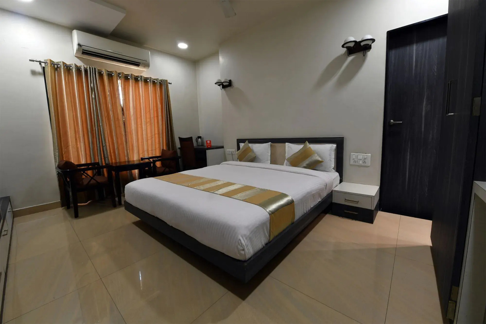 Capital O 4155 Hotel The Sudesh