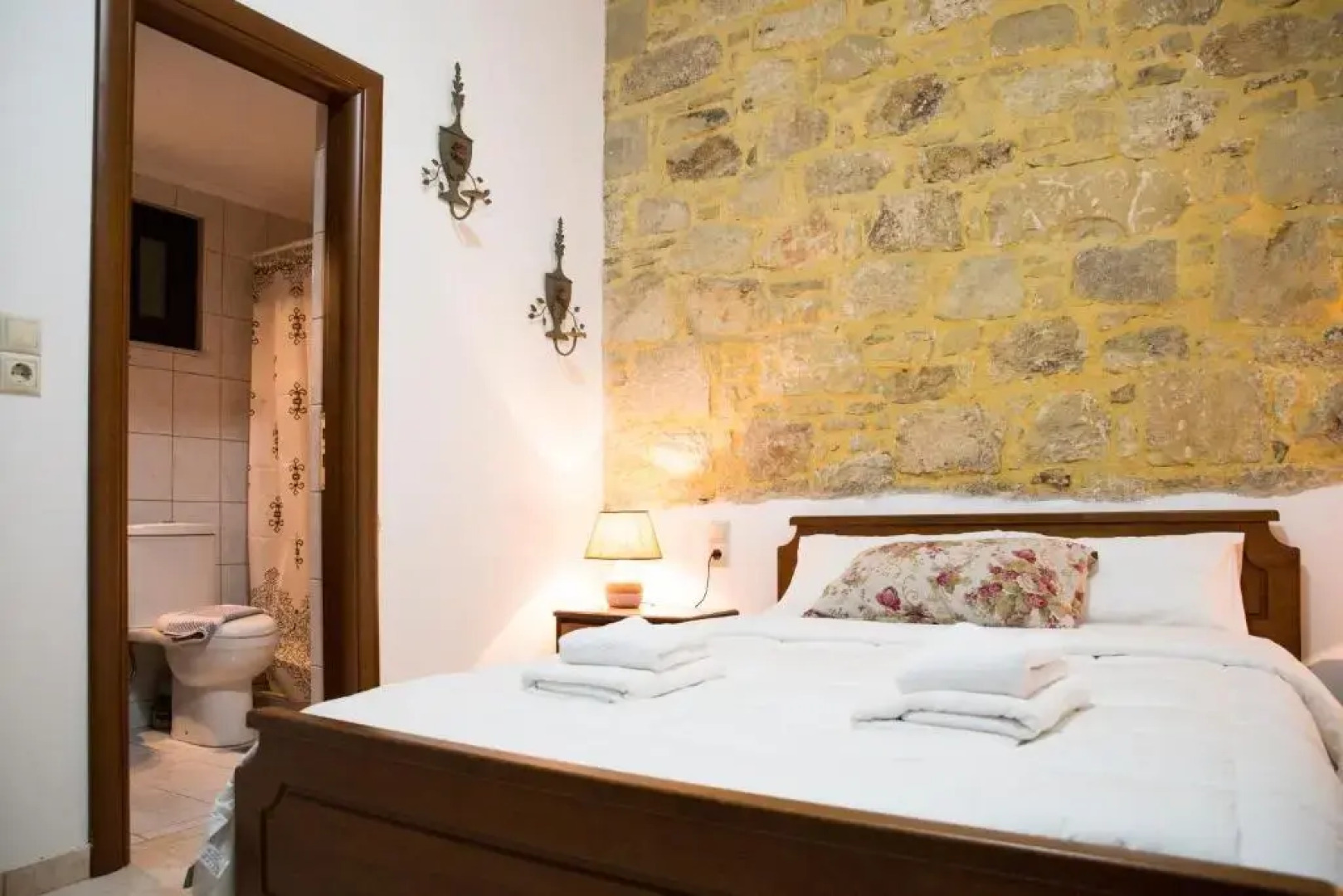 Agarathos Traditional Rooms With Pool