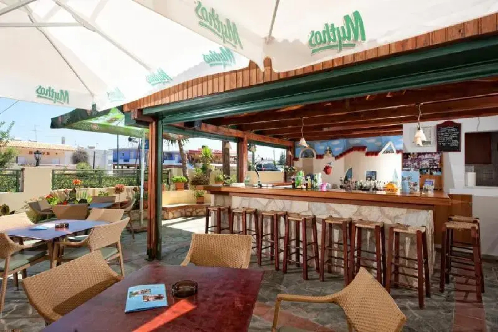 Kiriakos Studios Apartments