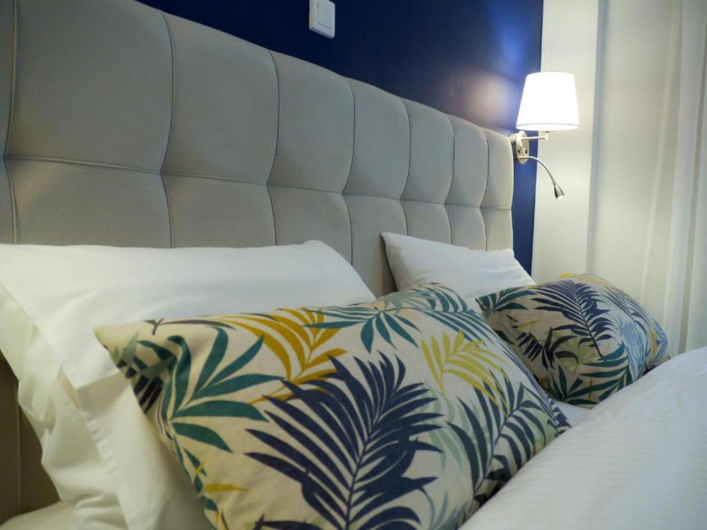 Garden Apartment next to the Mall -Private Parking