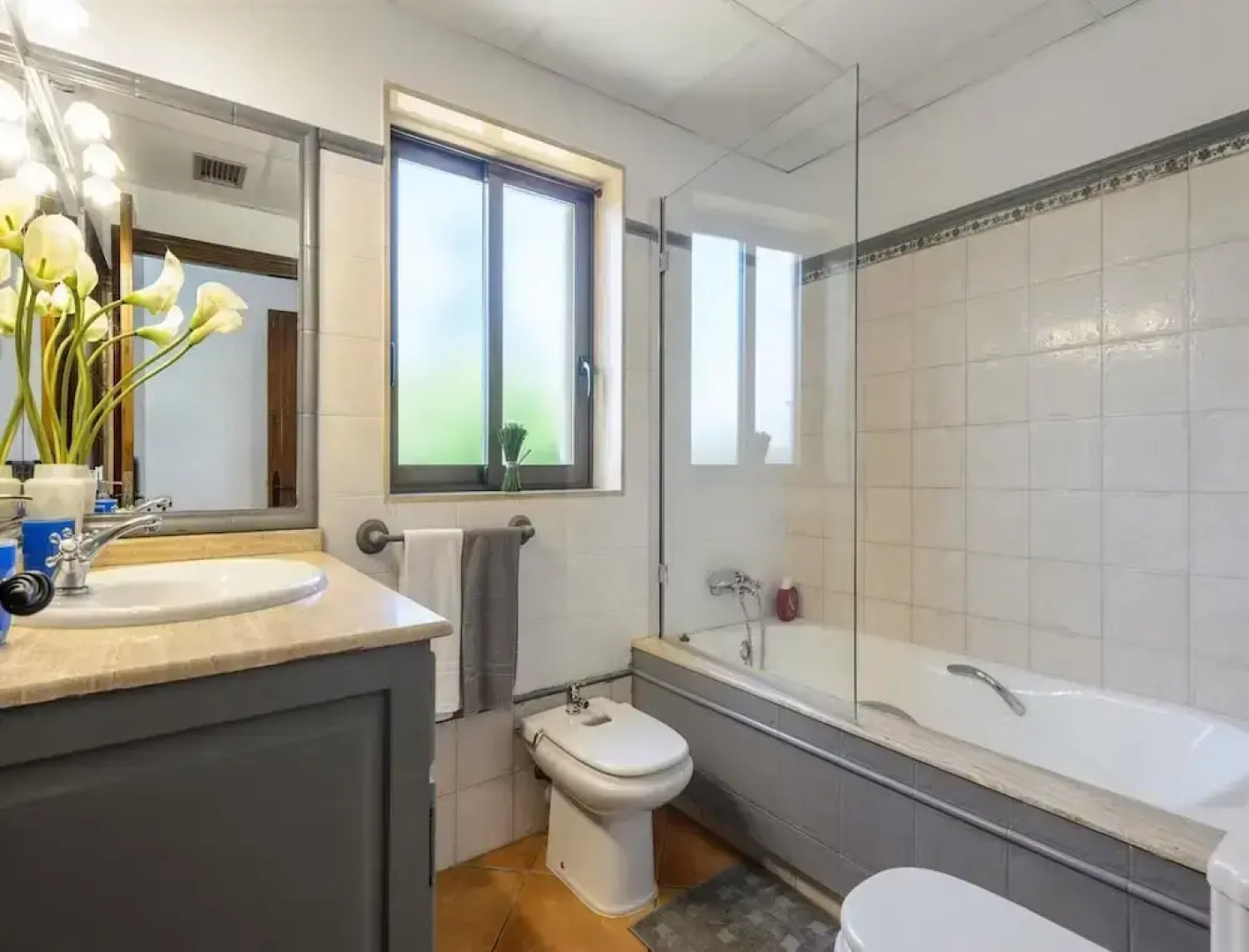 Modern Villa With Pool Near Town