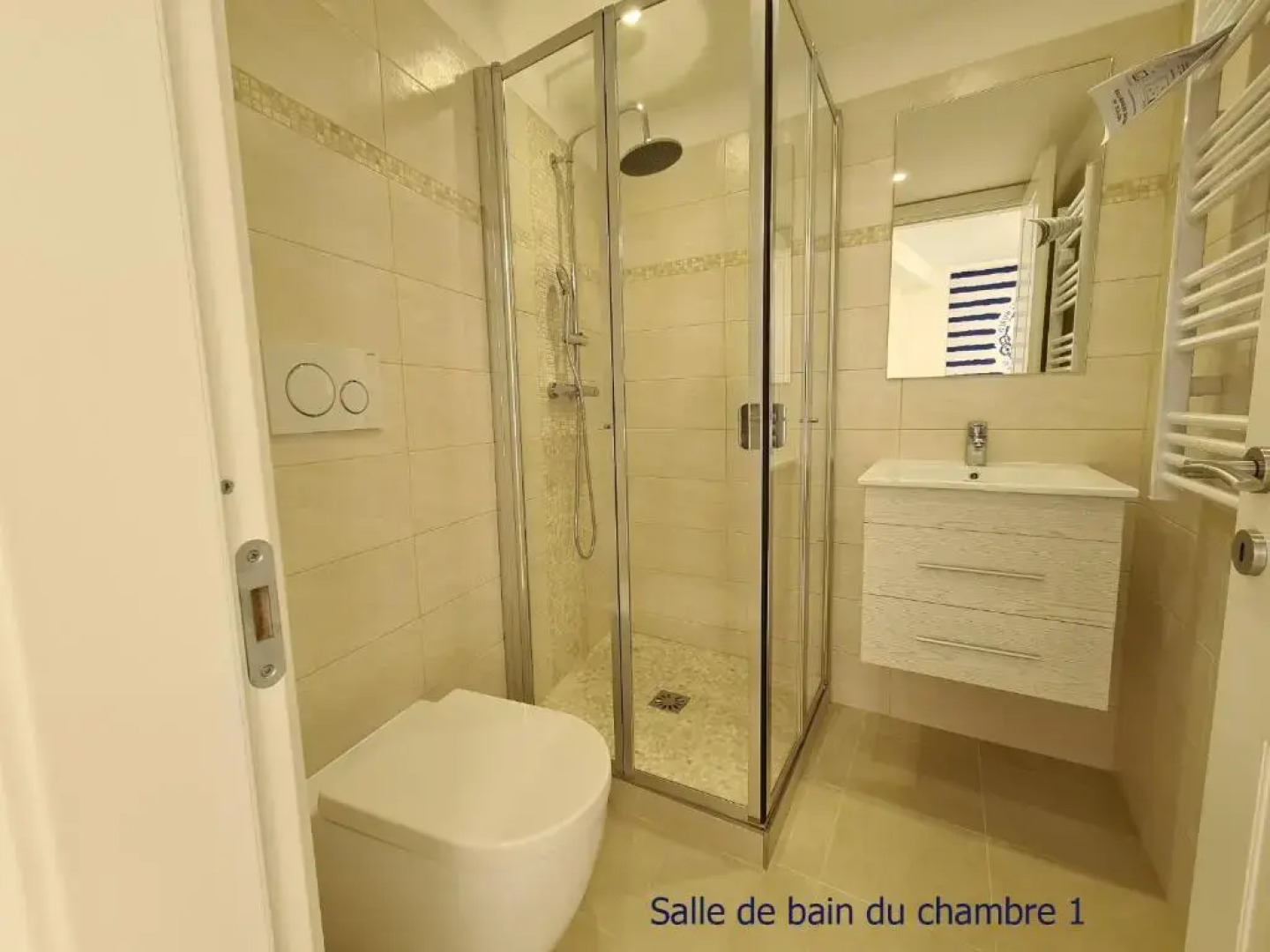 Luxurious penthouse with magnificent views over the bay of Menton 10 Peoples