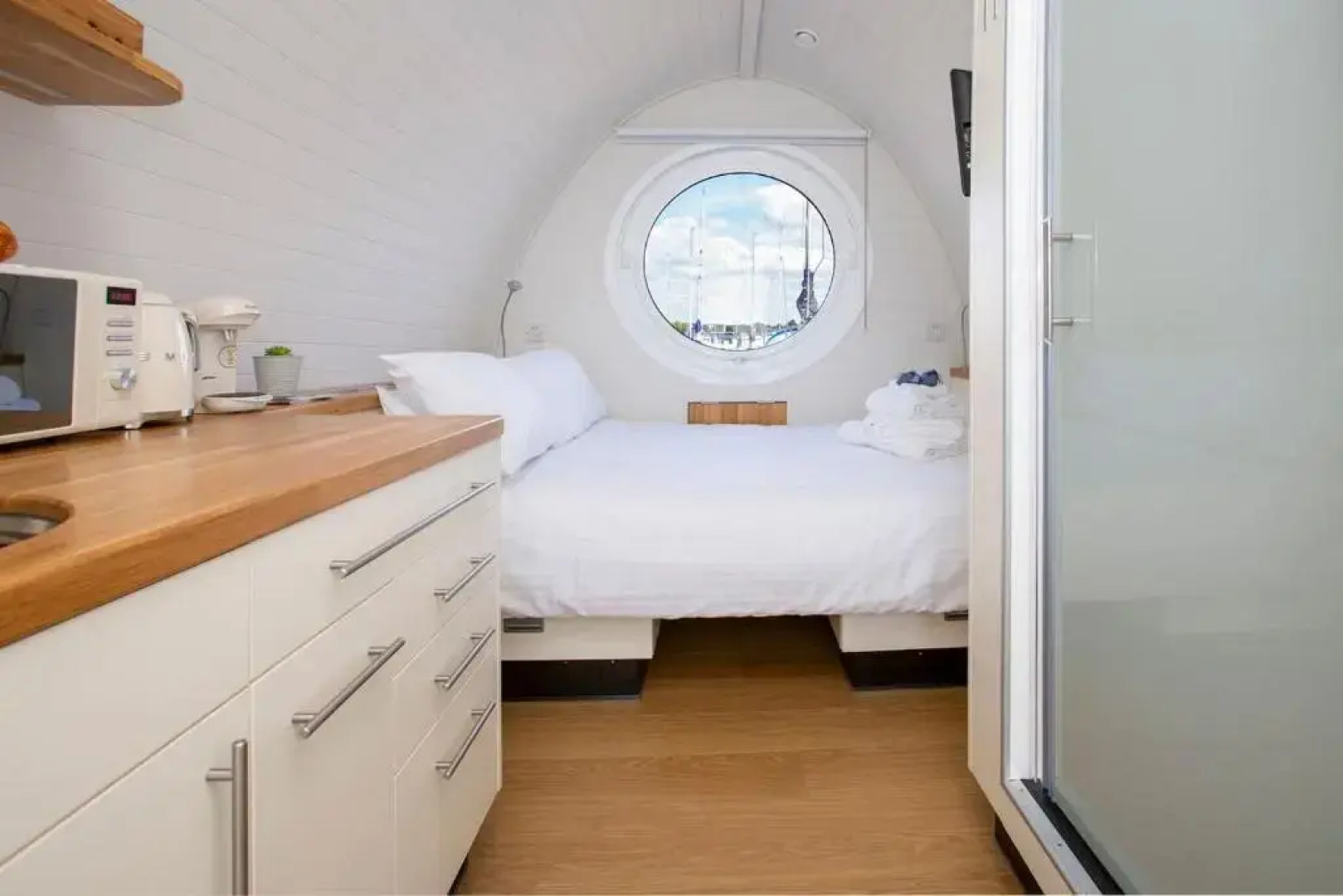 Sea Breeze Ark 900 Boat