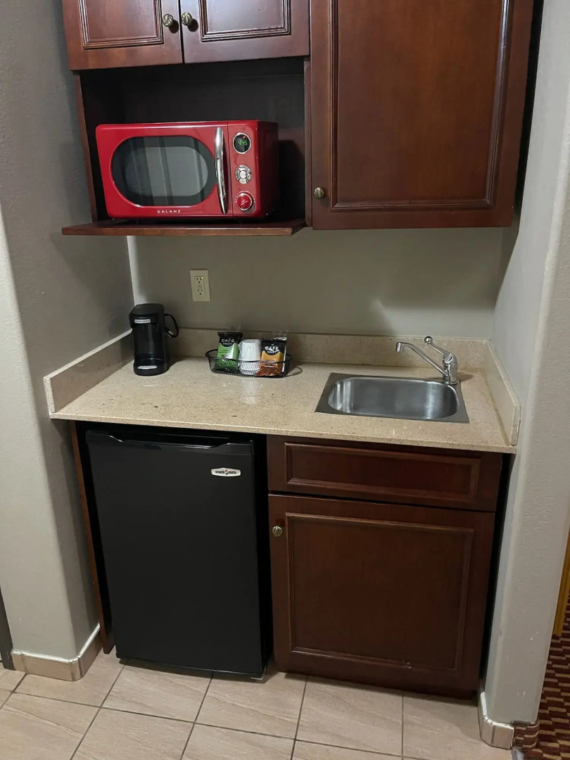 Red Roof Inn & Suites Detroit-Melvindale/ Dearborn