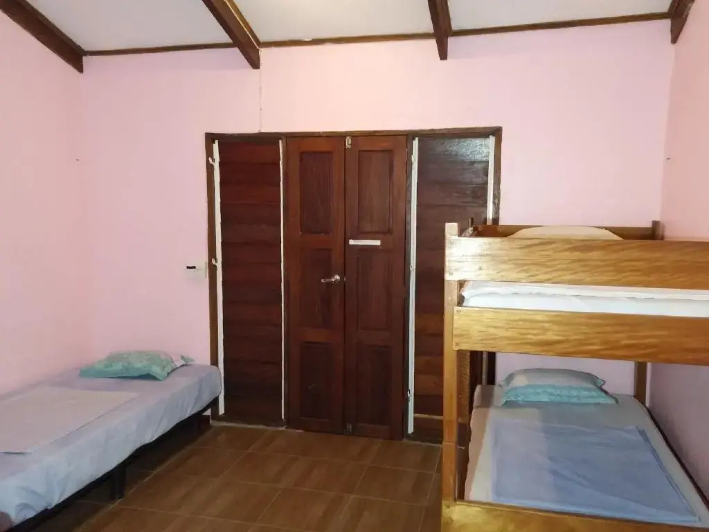 Bluepango Guest House - Hostel