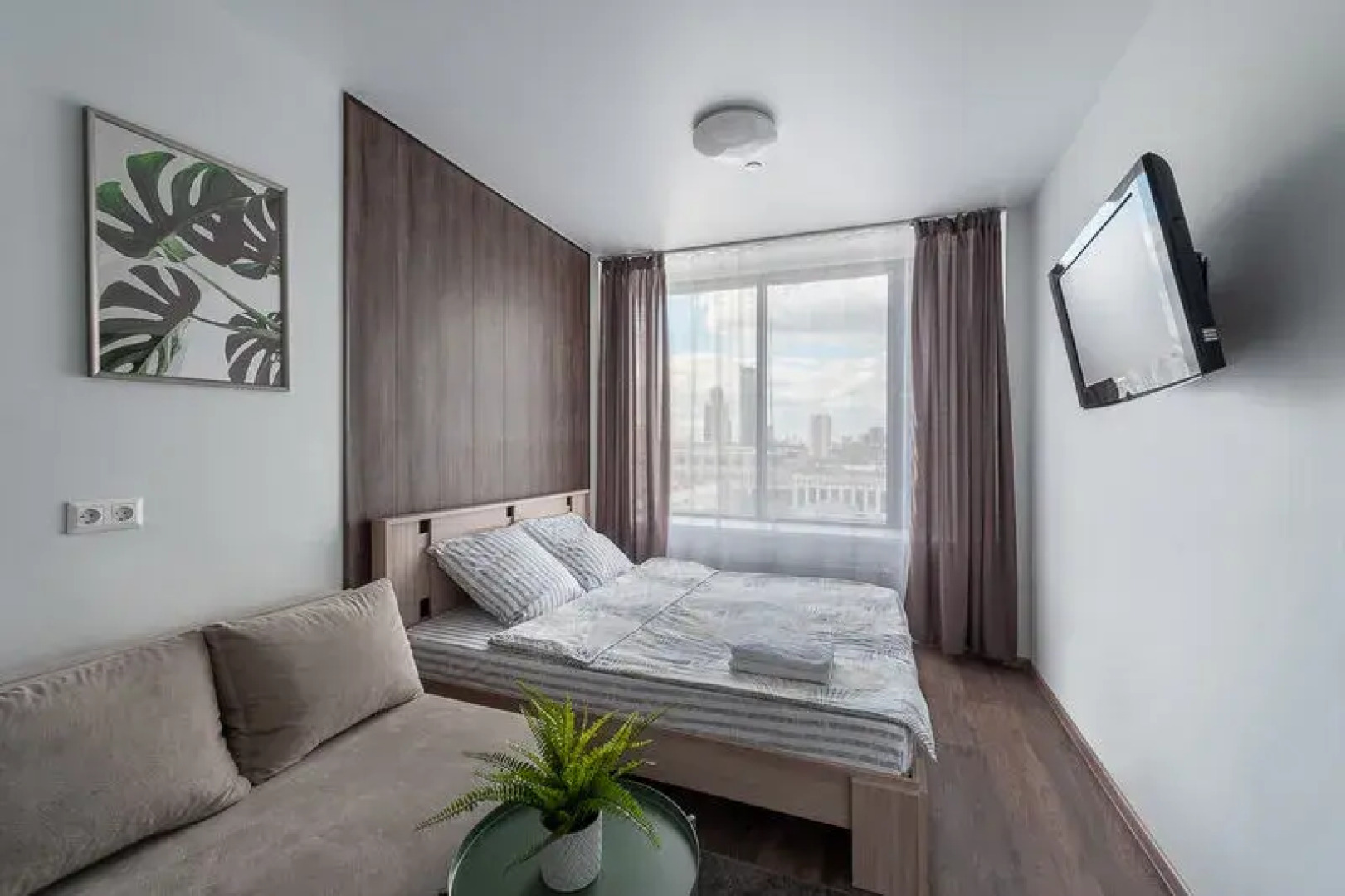 Apart House on Malysheva str., 42 a