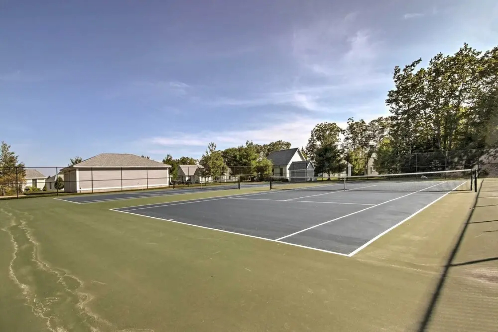 Cozy Wells Cottage w/ Pool Access: 1 Mi to Beach!