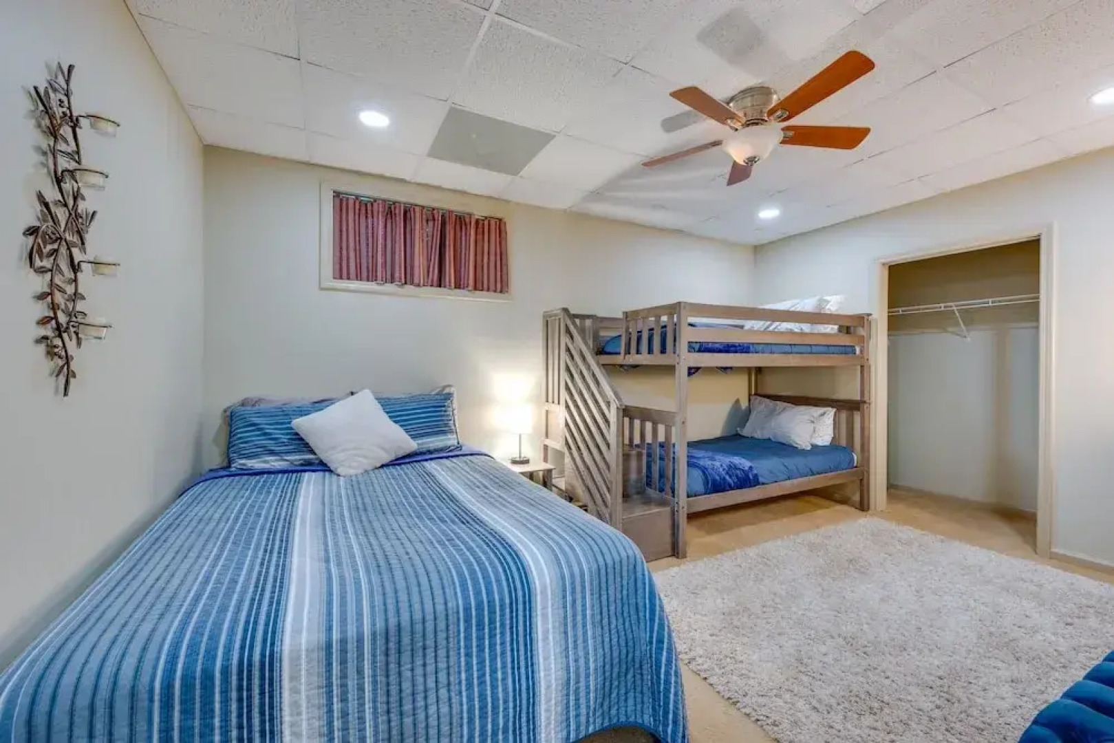 Luxe Lake Sinclair Living: Private Dock and Beach!