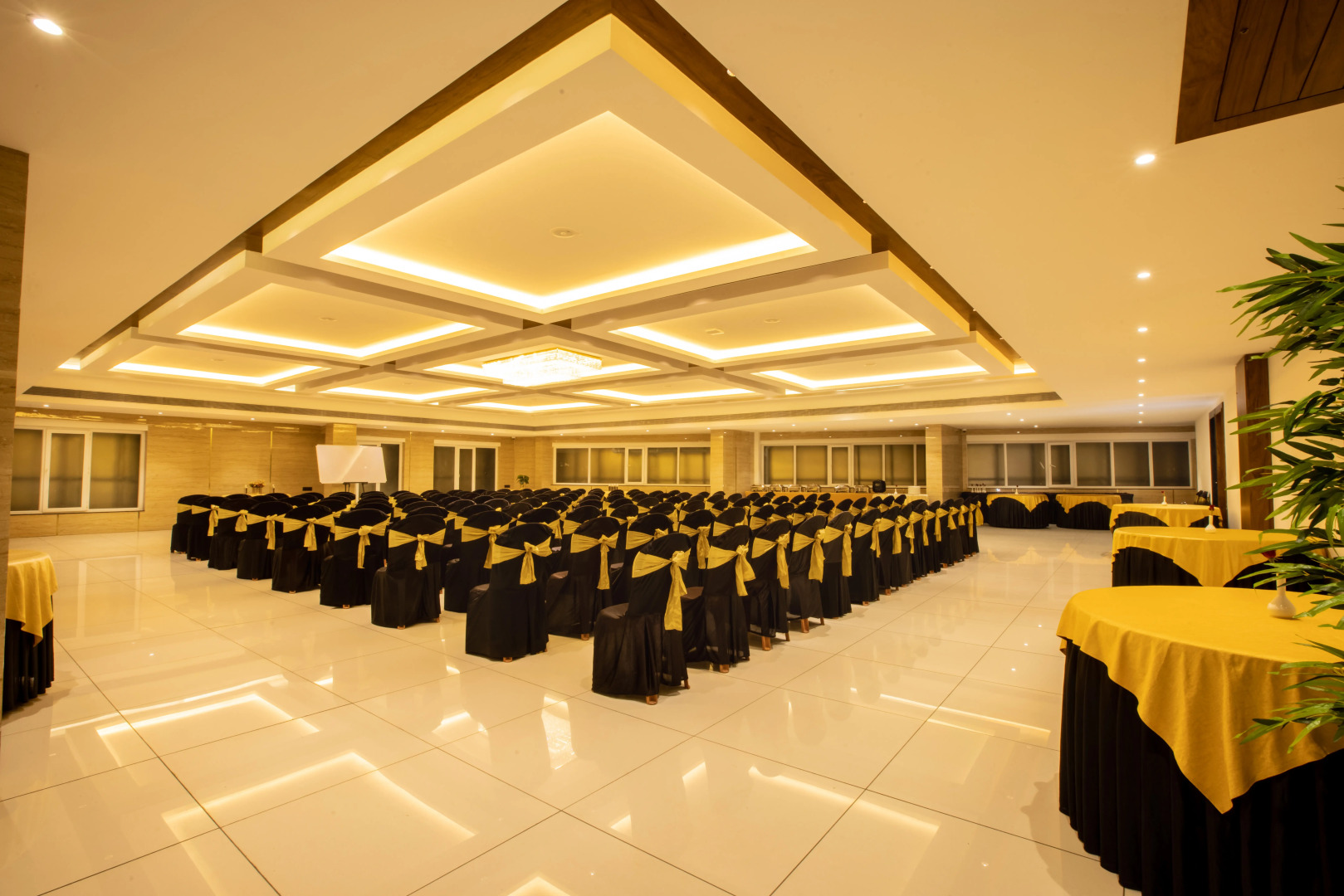 Royal Plaza Suites by RAK Rooms