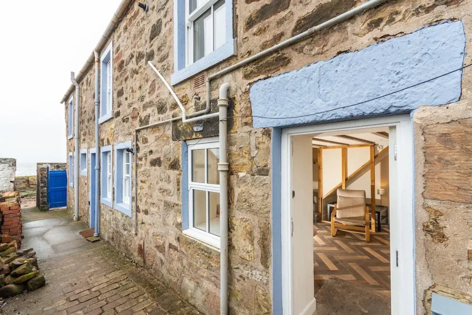 Cellardyke 3-bed Cottage, Sleeps 6 by Seafront