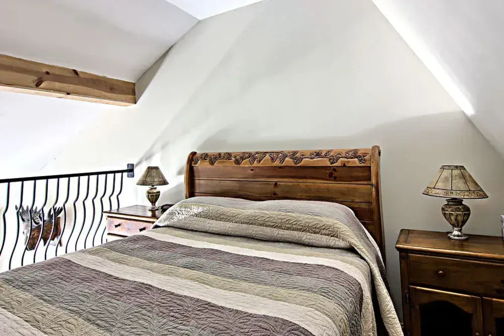 The Vineyard Inn on Suttons Bay