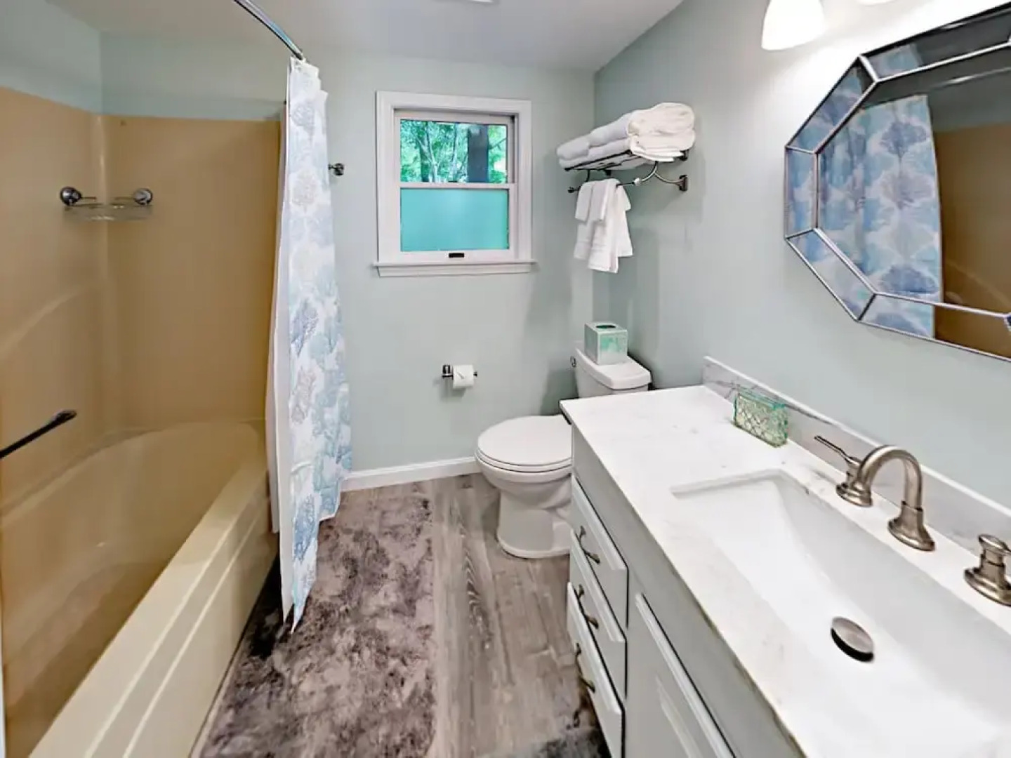 75 Lake St Home 3 Bedrooms 2 Bathrooms Home