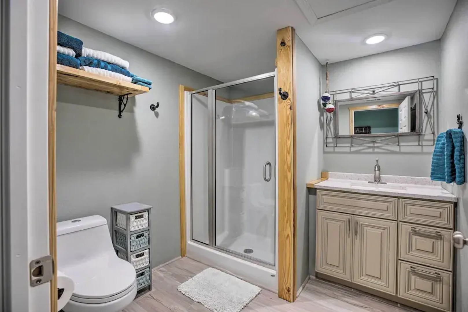 Outdoor Family Fun: Large Home by Beaver Lake!