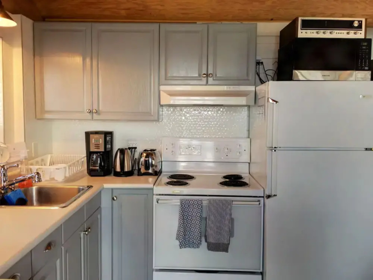 The Beach House Texada - Oceanfront Cabin