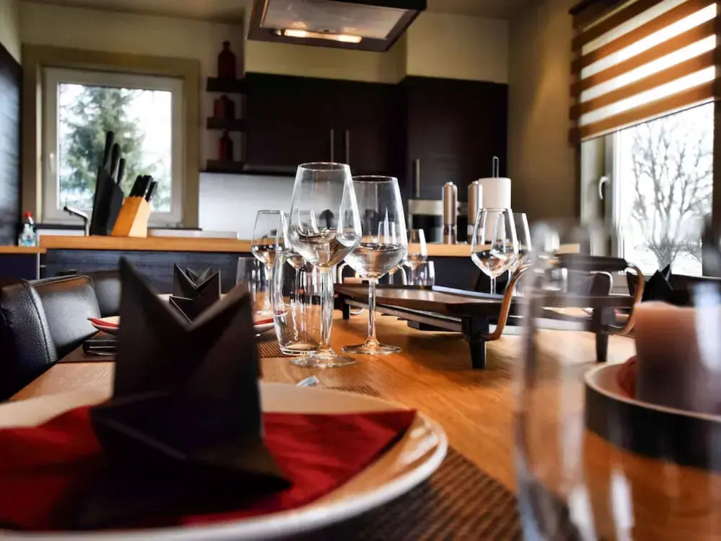 Beautiful, Luxury Home with Sauna, Hot Tub, Private Bathrooms