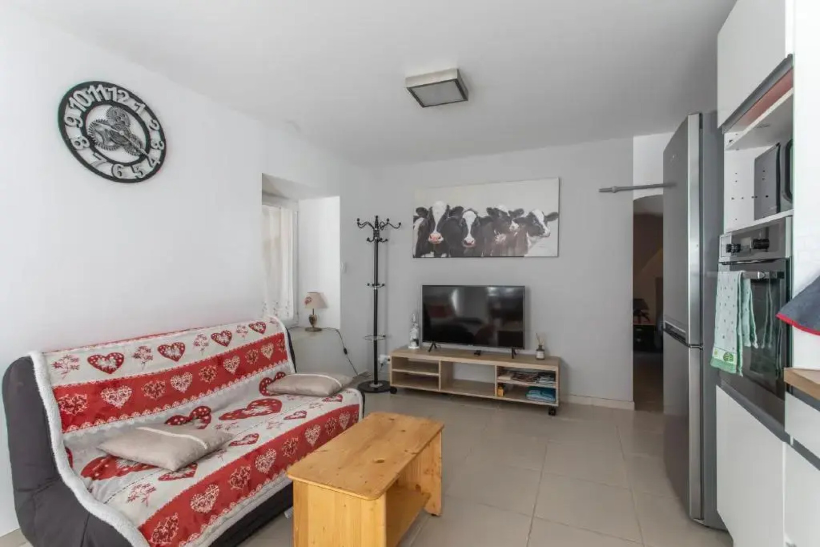 Rez-de-chaussée centre ville d'Embrun 3 étoiles