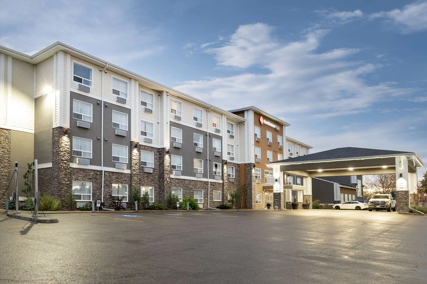Best Western Plus Lacombe Inn & Suites