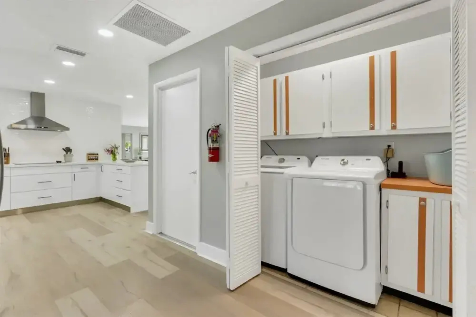 Watersedge - Private & Sanitized, Self Check-in. Perfect for Social Distancing & Working From Home. Private Pool, Pet Friendly. Super-host Support
