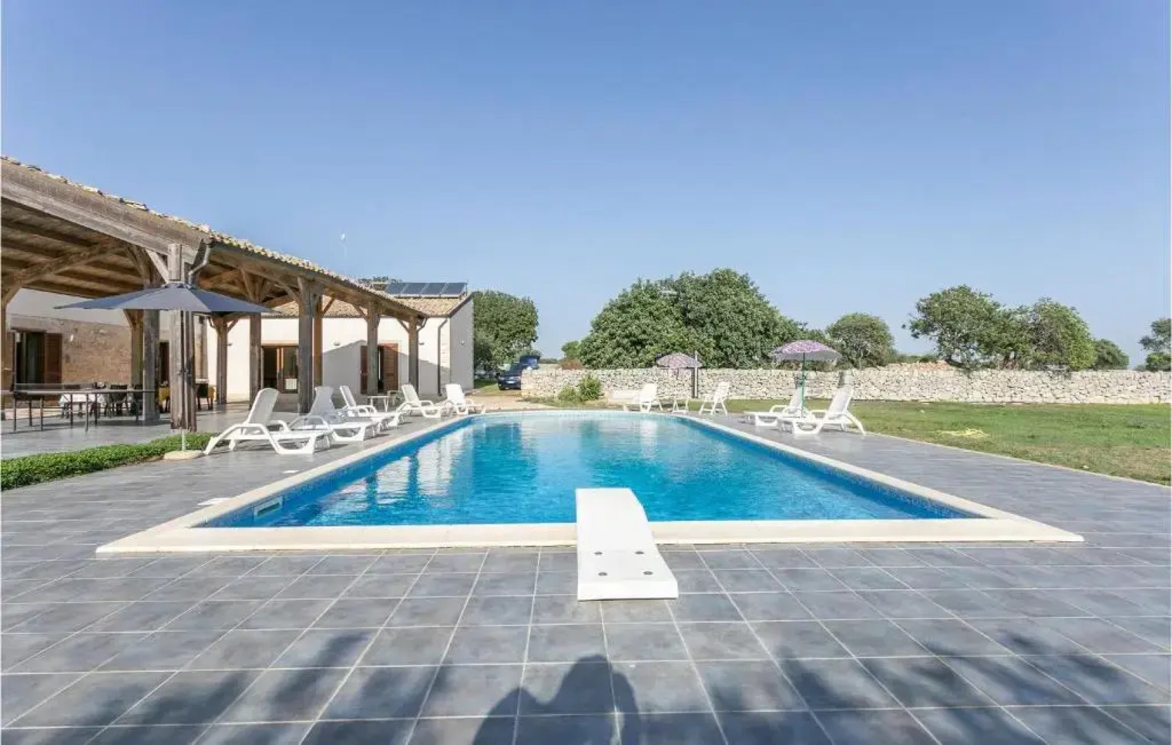 Stunning Home in Ragusa With 6 Bedrooms, Private Swimming Pool and Outdoor Swimming Pool