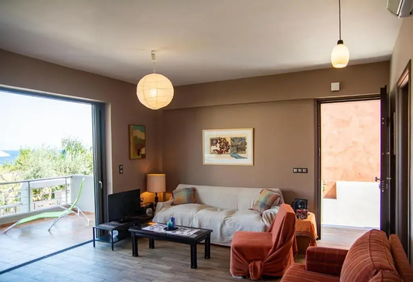 Serenity villa-1st floor-Sea view-Sandy beach 250m away.