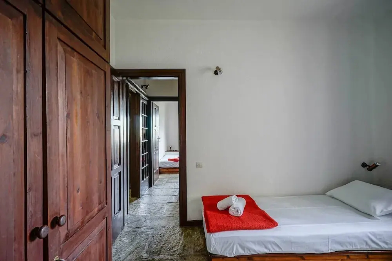 Sonia Rustic Mansion - 5bd 30 Sec Walk T