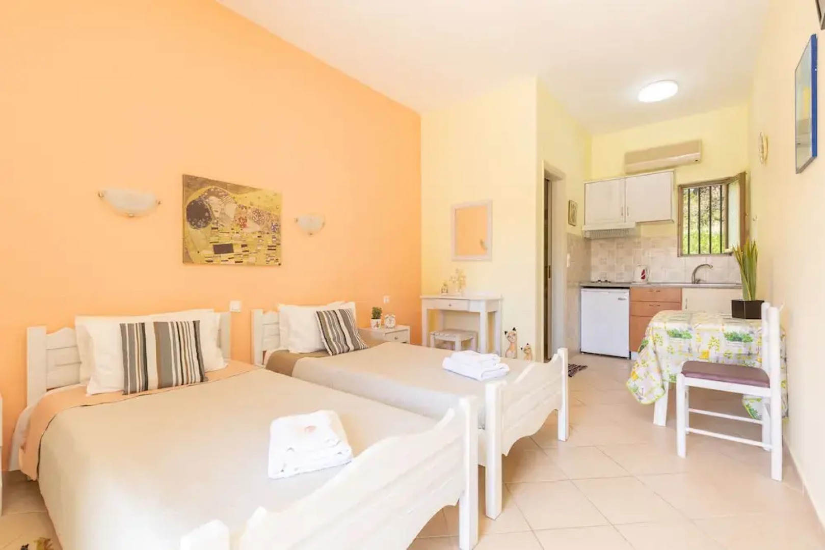 Ipsos Pool Apartments, Elena & Maria by Konnect