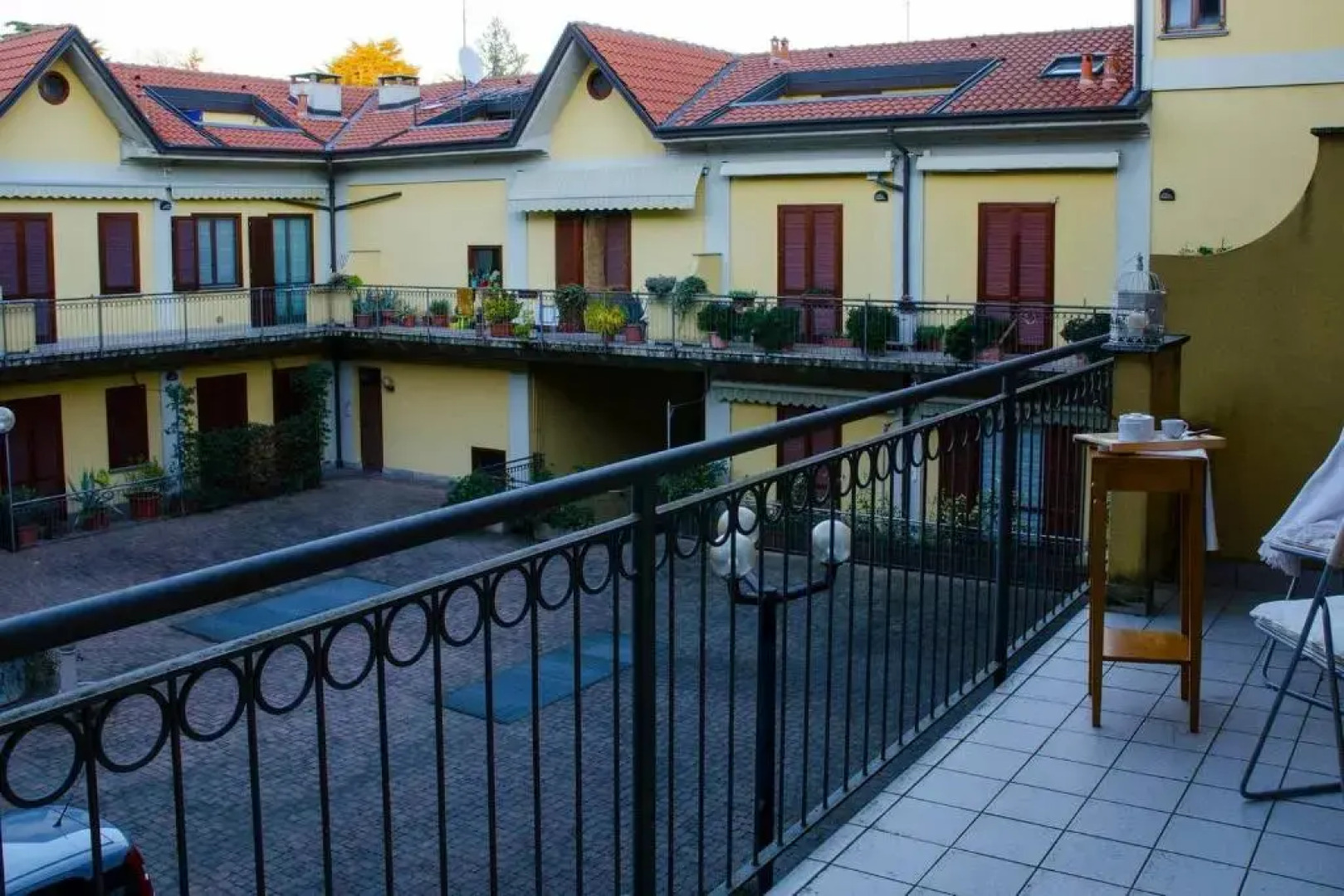 ALTIDO Lively 2 bedroom Apt with Parking close to Como