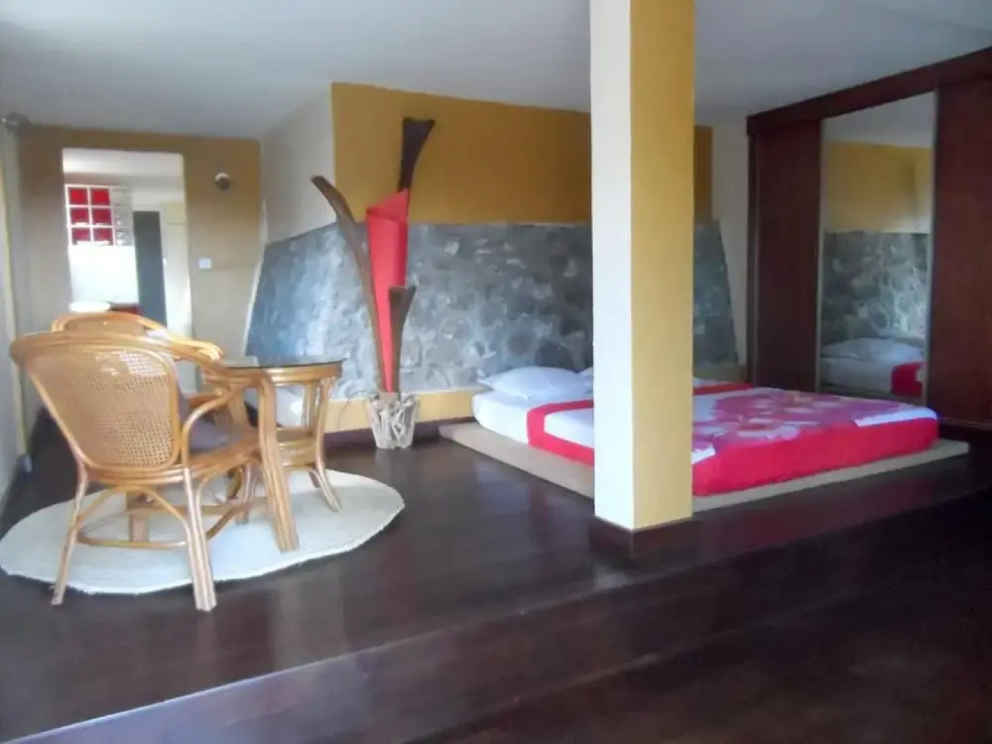 Studio in Étang Salé, With Wonderful sea View, Private Pool, Enclosed Garden