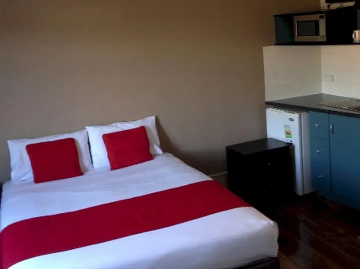 Waterfront Lodge Motel