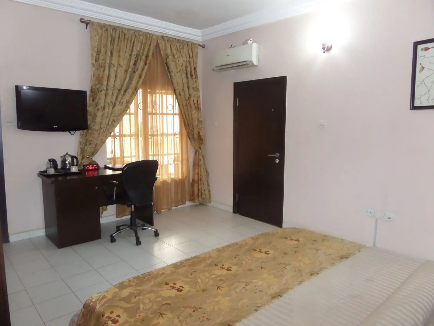 Sheer Luxury Apartments & Suites
