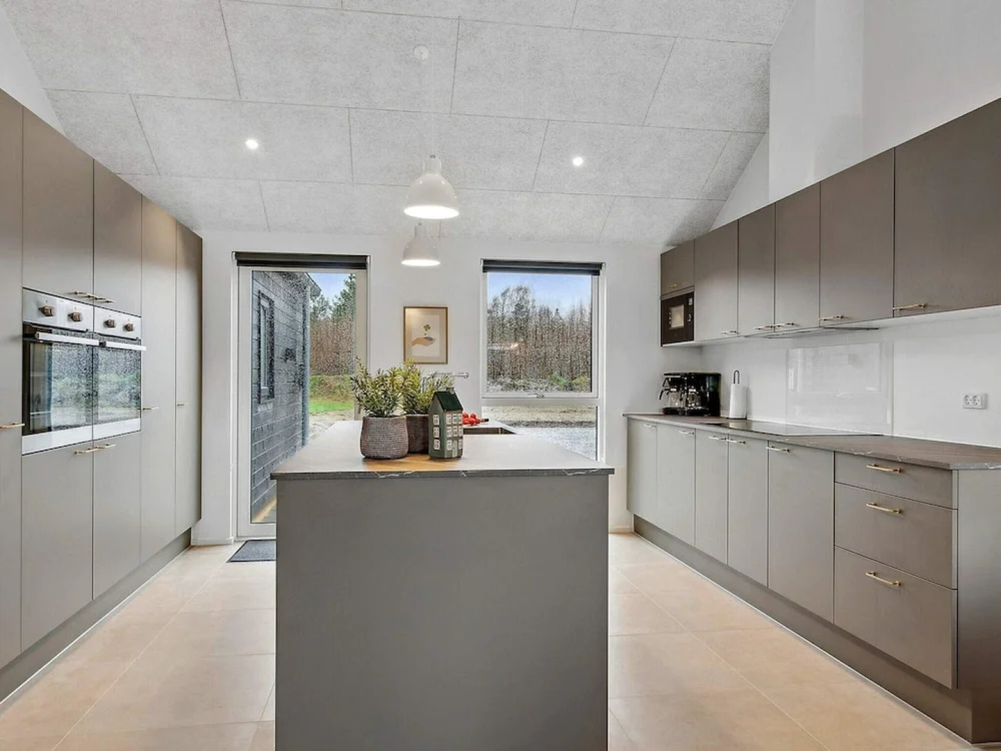 Spacious Retreat for 20 - By Traum Ferienwohnungen