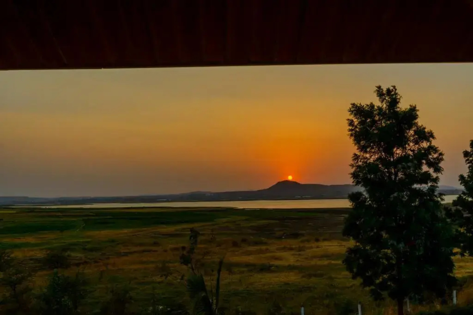 Lake View Holiday Villa Near Sula Wine Yard With 3 BdRms