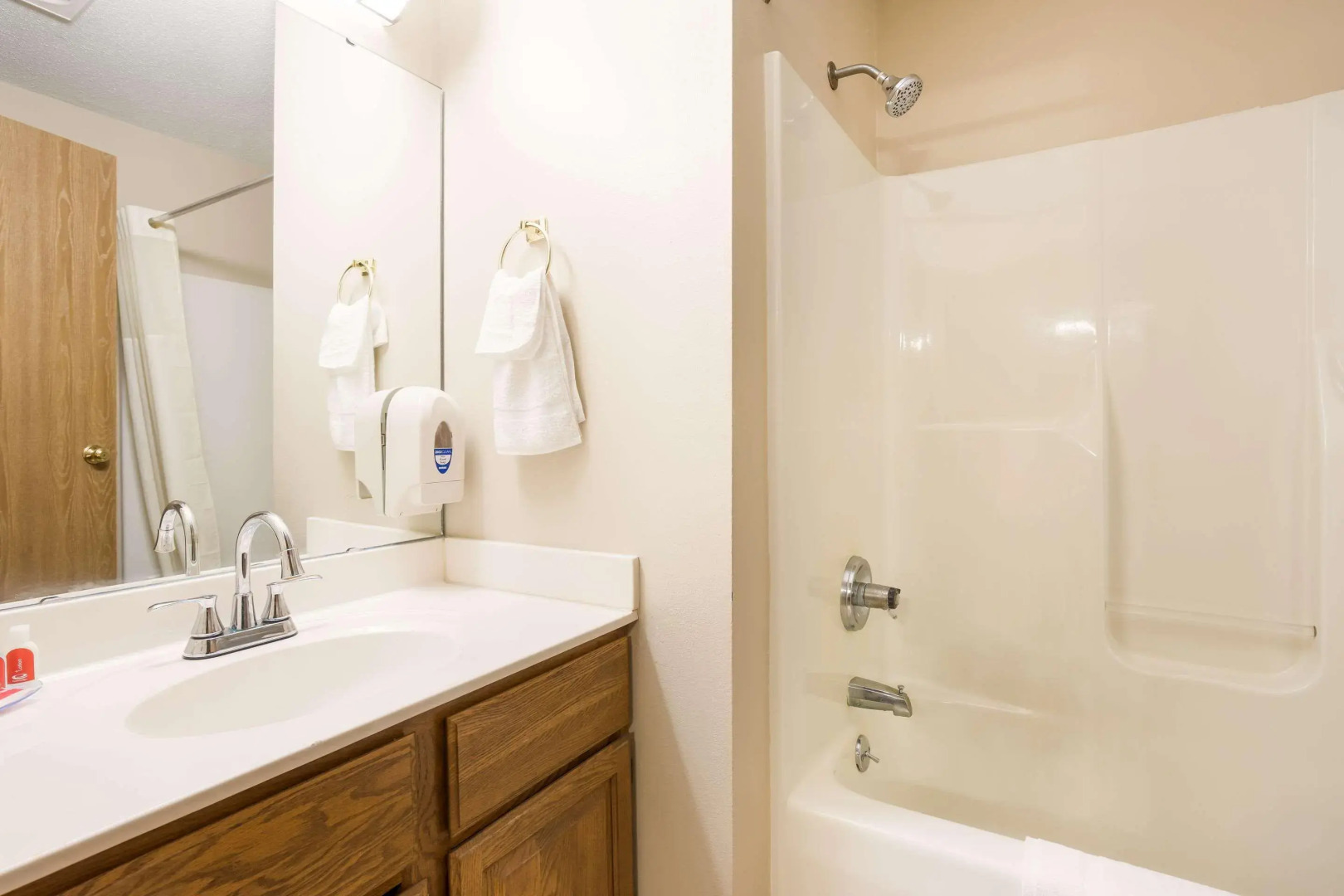 Econo Lodge Lake Mills