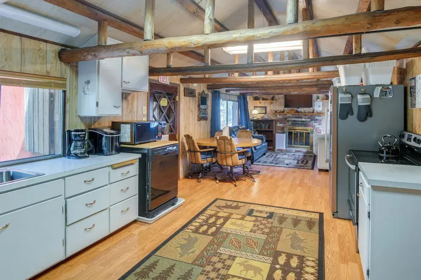 'grandpa's Cabin' ~ 30 Miles to Yellowstone!