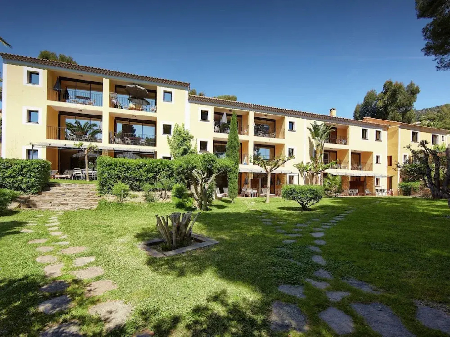 Stylish apartment with AC, located on a beautiful bay