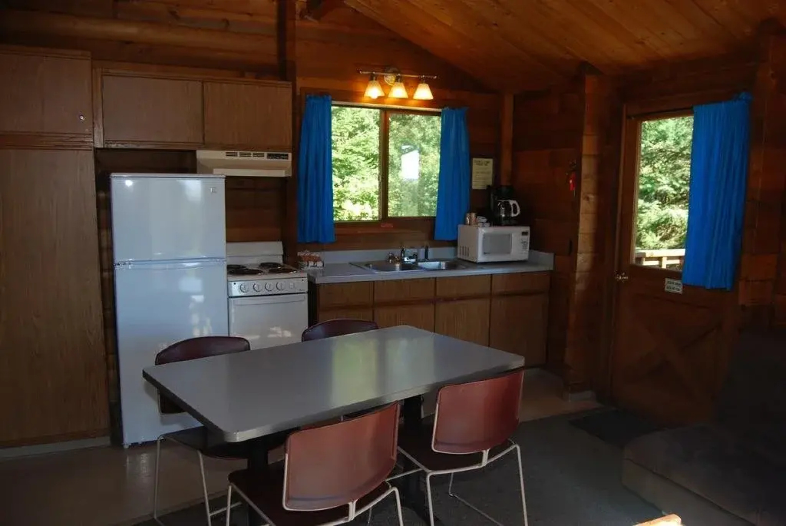 La Conner Camping Resort Cabin 11