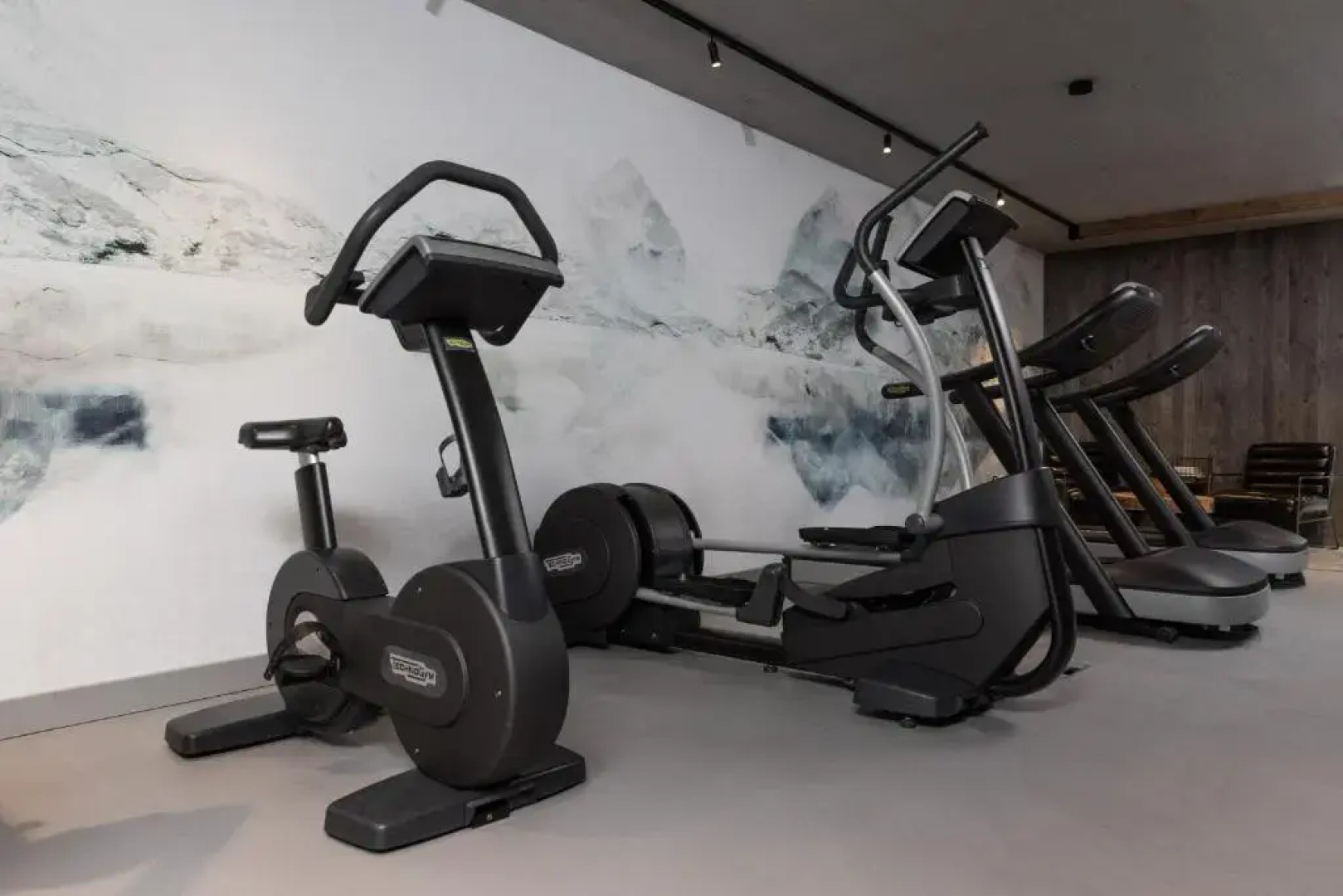 EAST GOING TRIPLE A Apartments