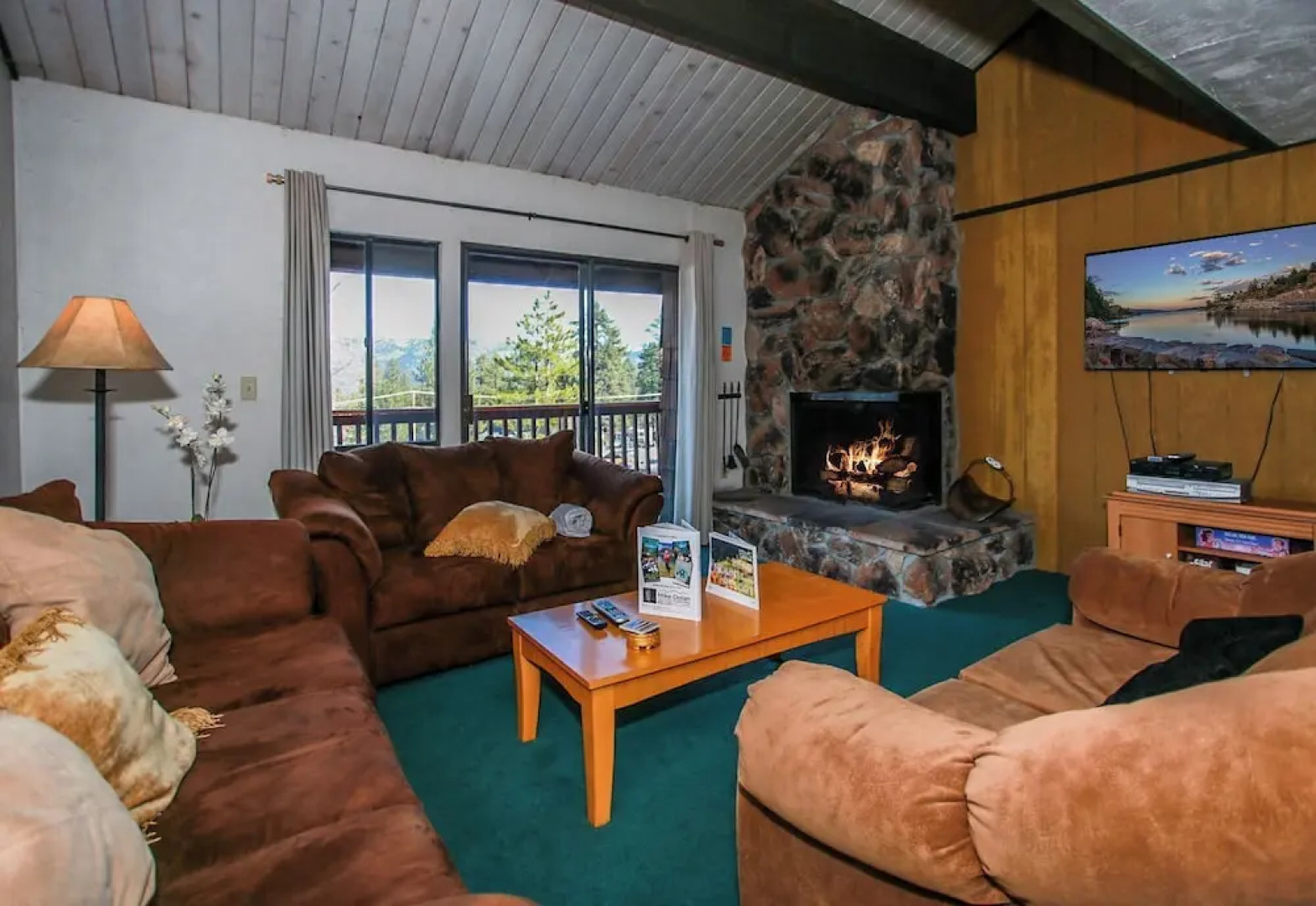 Three-Bedroom Premier Townhouse Unit #17 by Snow Summit Townhouses