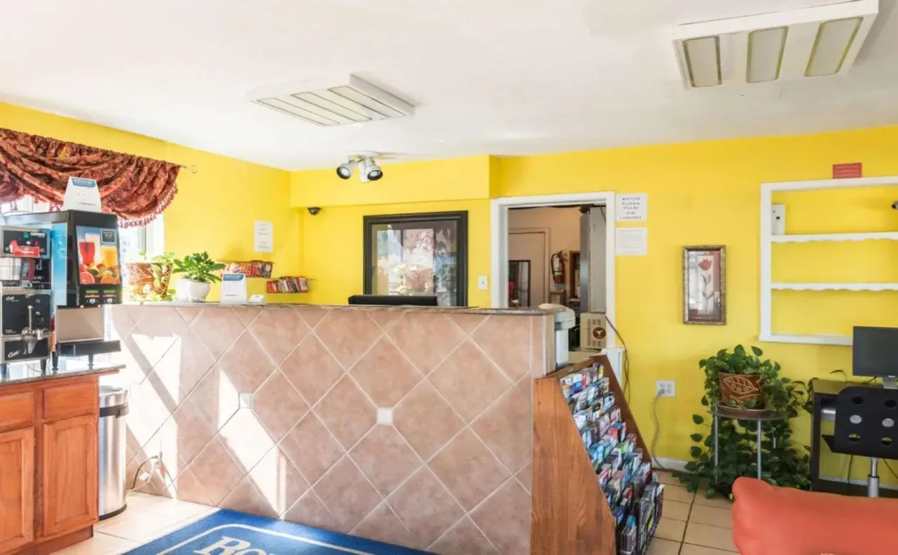 Motel 9 University-Downtown