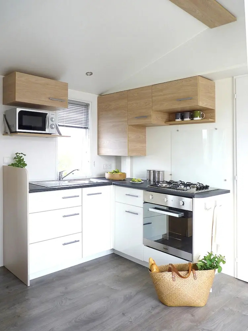 Bungalow With 3 Bedrooms in Les Mathes, With Pool Access and Furnished