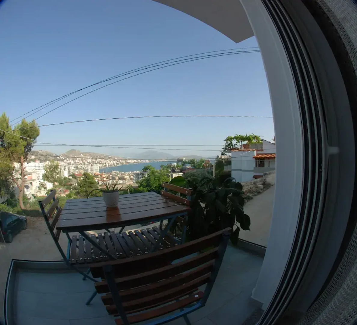 Crown Deluxe Apartments