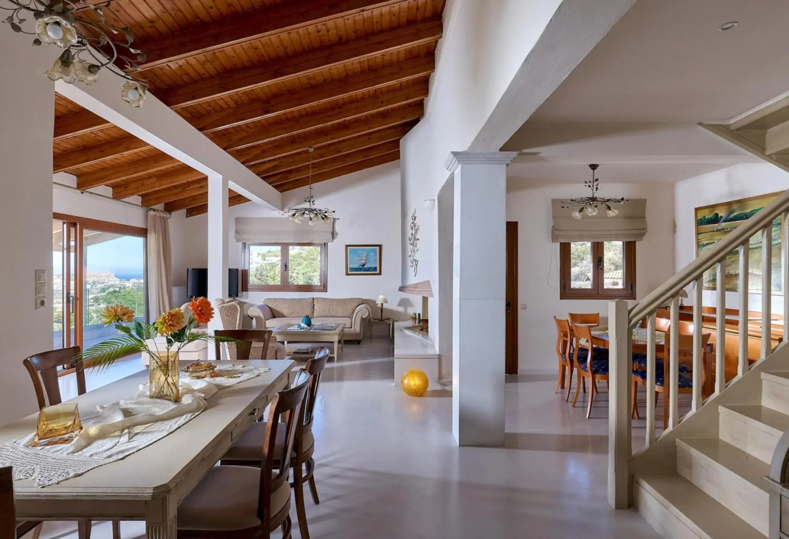 Spacious Villa With Shared Pool and Amazing View