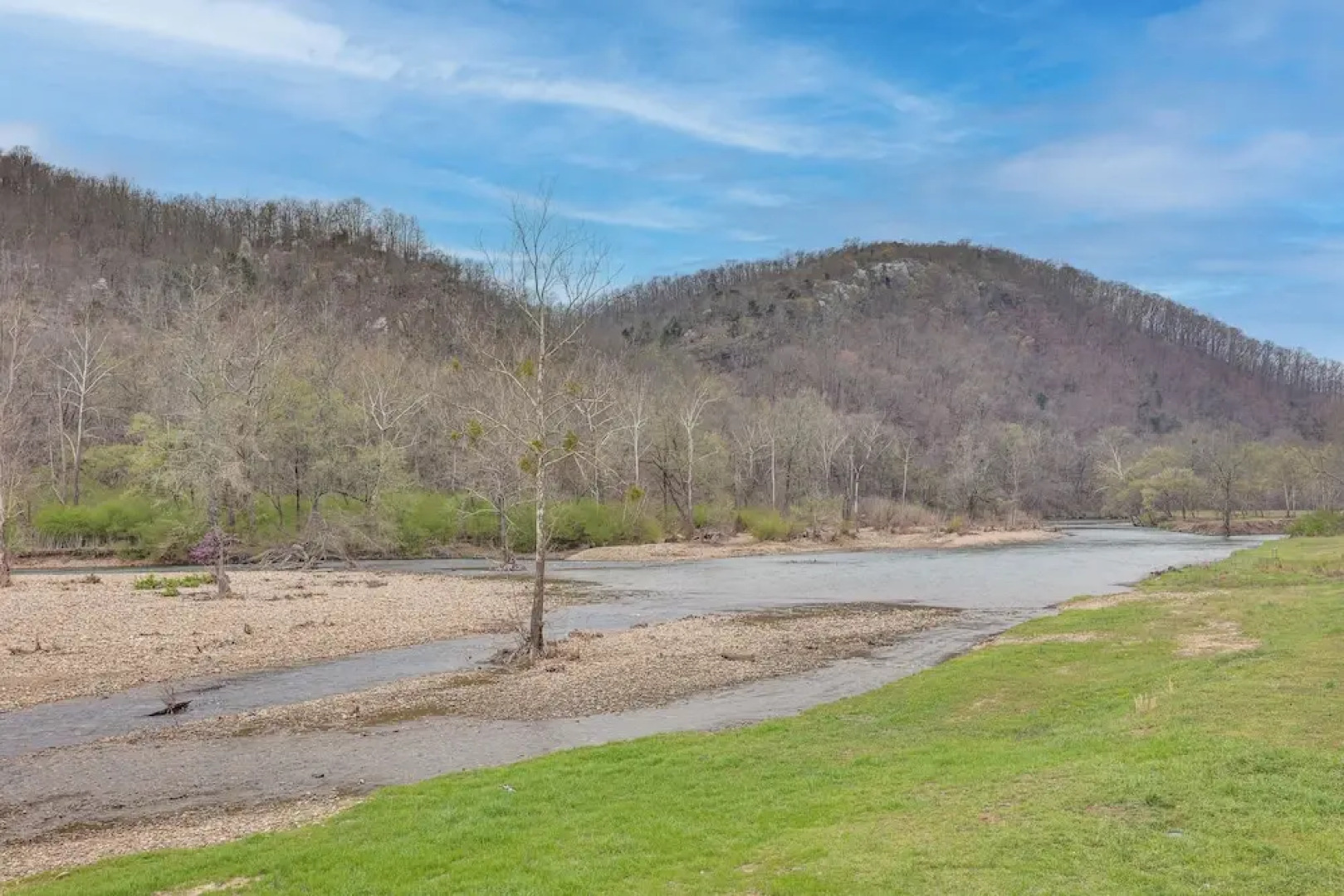 Riverfront 'caddo Shack' Home w/ Views & Fire Pit