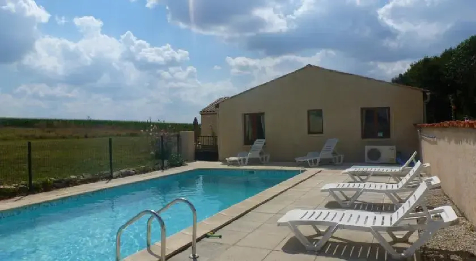 Hirondelle Holiday Home